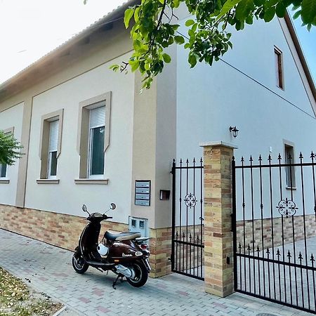 Voeroesmarty Apartmanhaz Мако Экстерьер фото